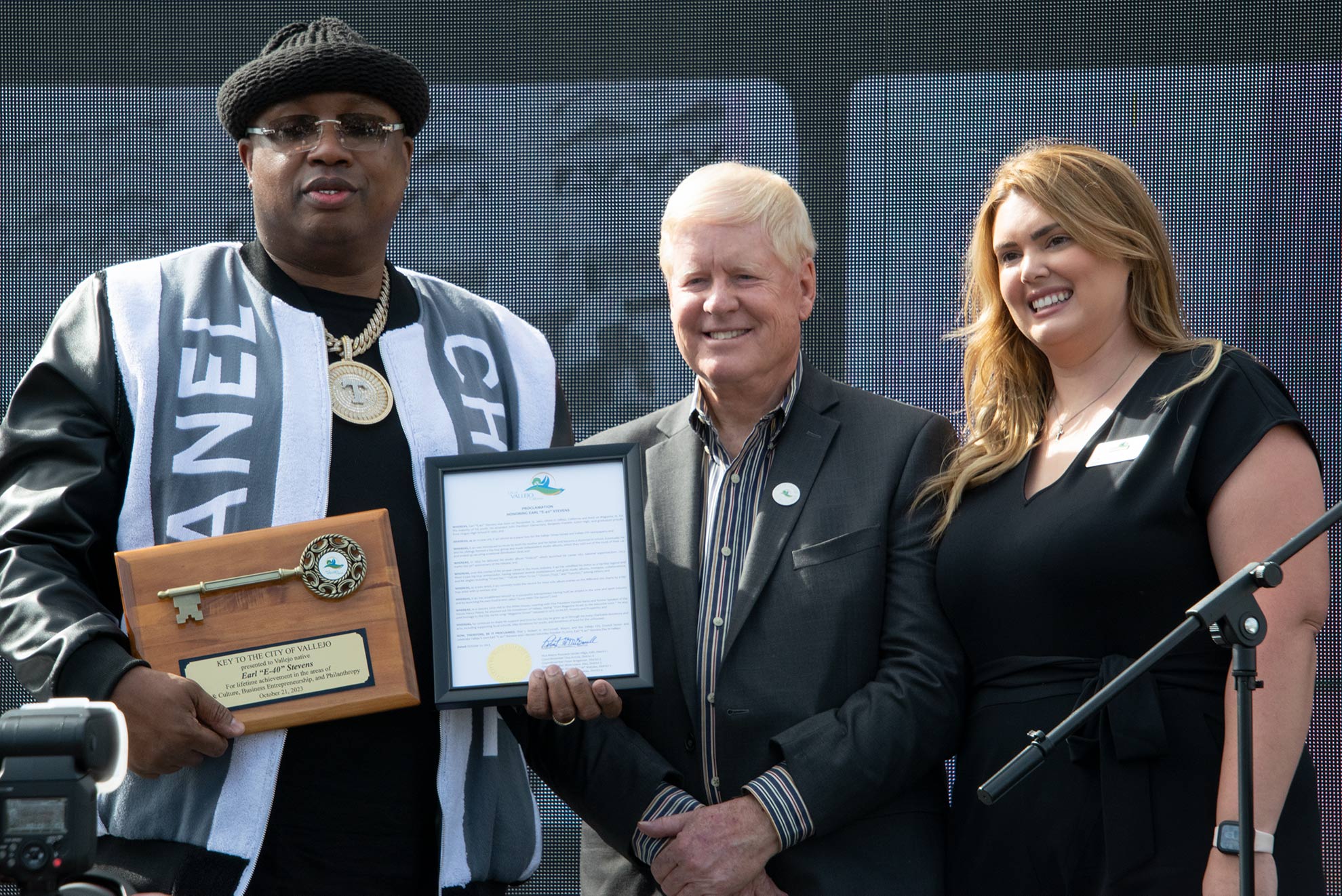 E-40 received the key to the city of Vallejo on Saturday from Mayor Robert McConnell and assistant to the city manager Natalie Peterson.