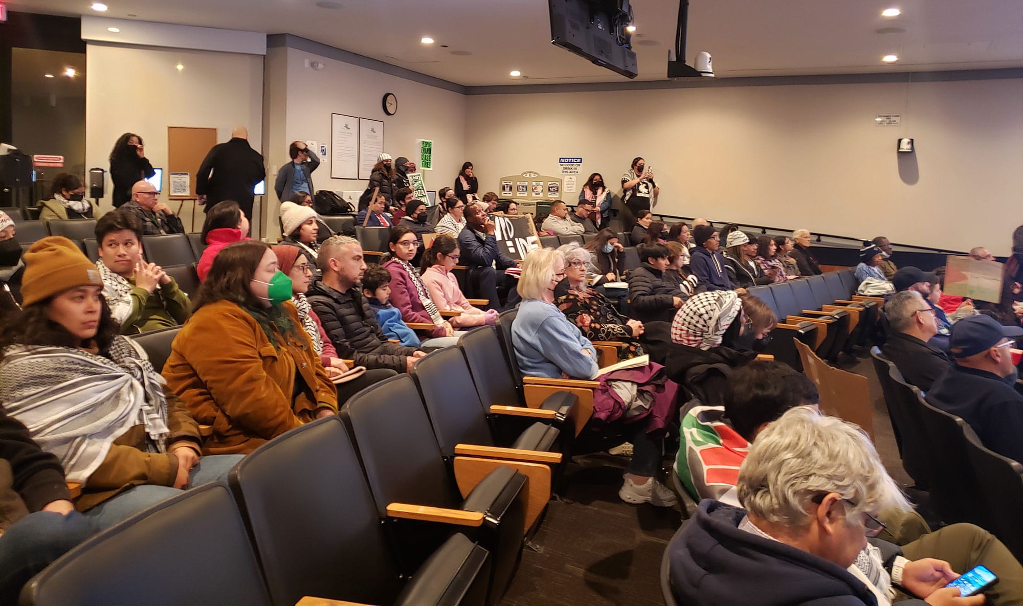 Community members packed the Vallejo City Council chambers to call for a ceasefire in the Israel-Hamas war. Photo: Ryan Geller.