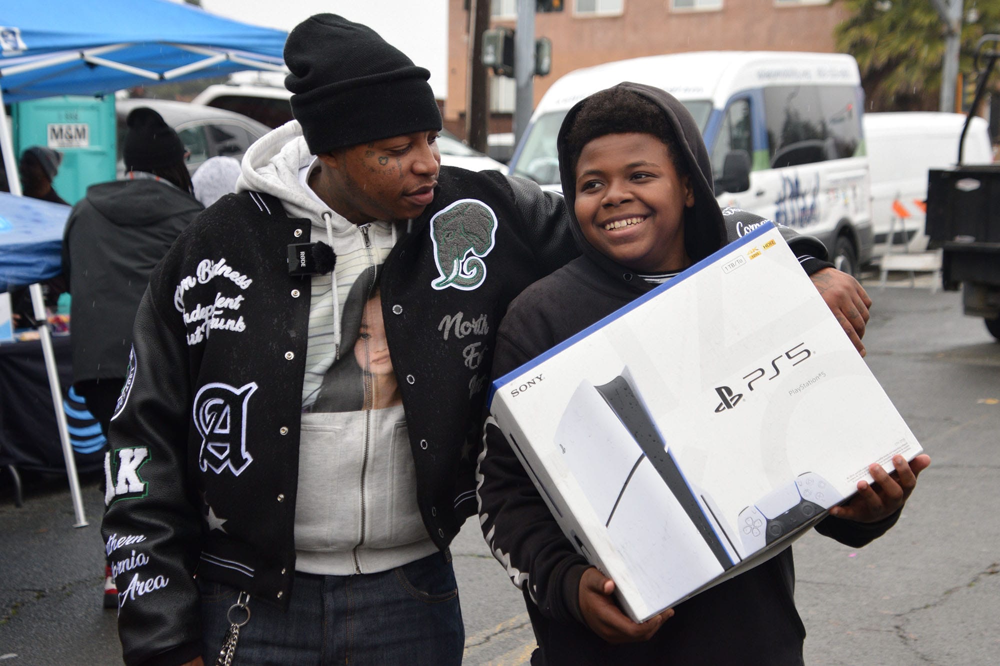 E-40’s Toy Drive gives out thousands of toys in South Vallejo