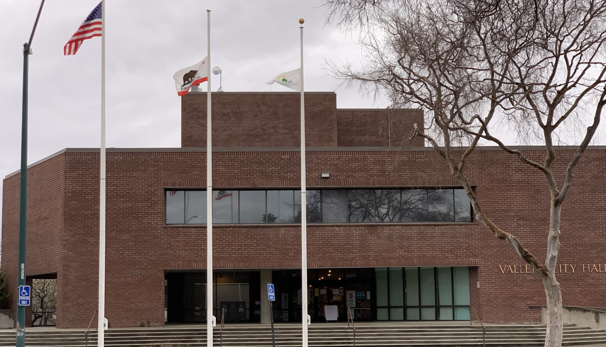 Vallejo City Council OKs new flag policy